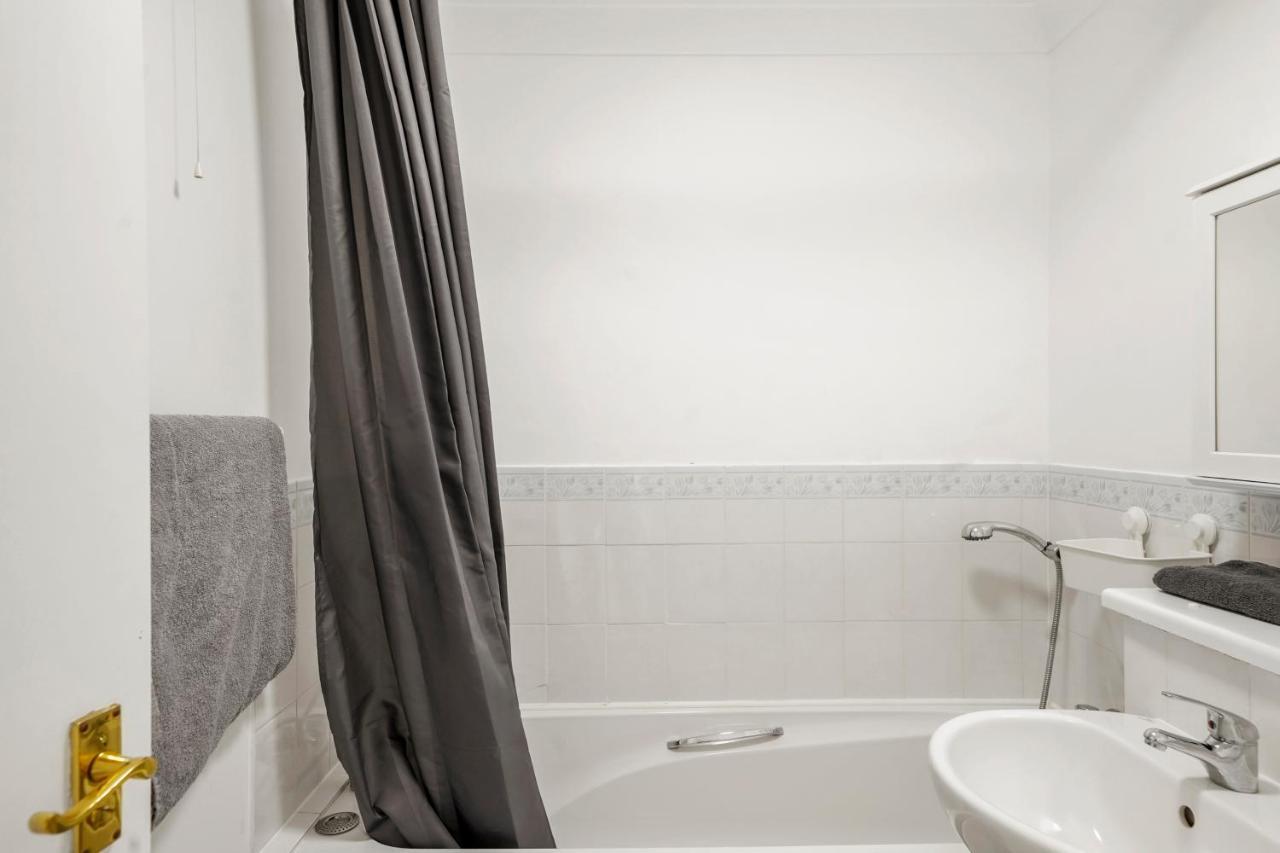 Appartamento Cozy Luton Town Centre Retreat Esterno foto